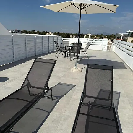 Luxurious Penthouse In Center 300m From The لارنكا