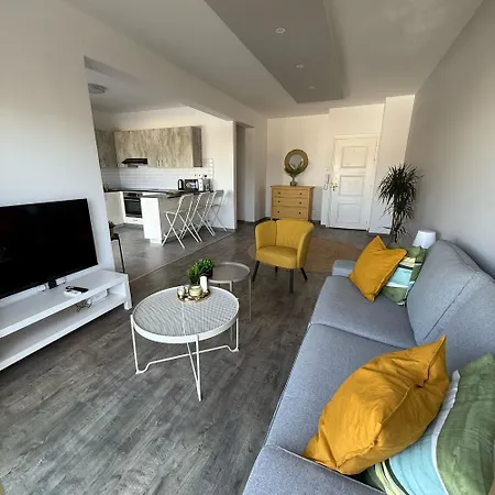 Apartment Luxurious Penthouse In Center 300m From The
