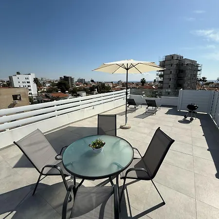 Luxurious Penthouse In Center 300m From The لارنكا