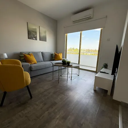 Apartment Luxurious Penthouse In Center 300m From The Larnaca