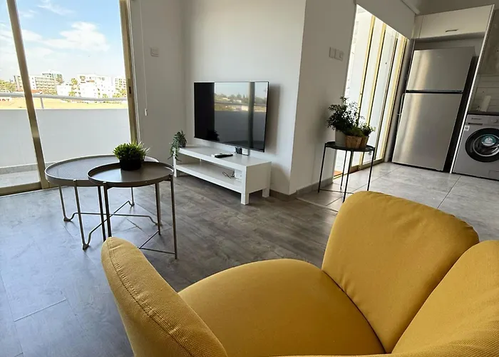 Апартаменты Luxurious Penthouse In Center 300m From The *