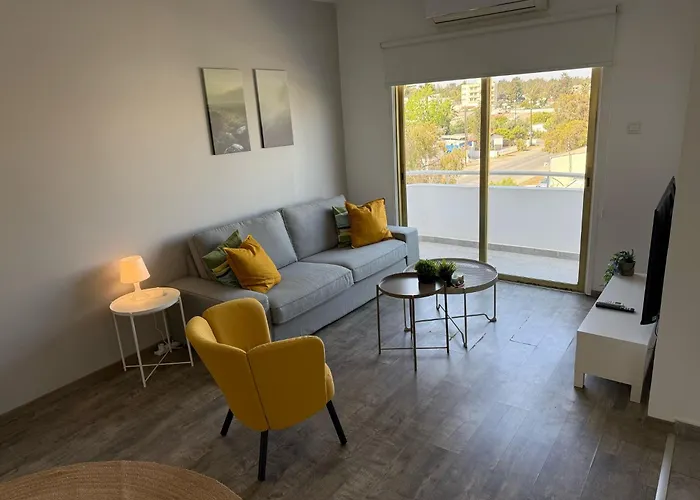 Luxurious Penthouse In Center 300m From The Ларнака