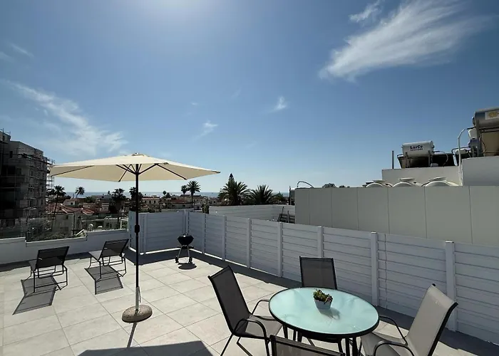 Апартаменты Luxurious Penthouse In Center 300m From The *