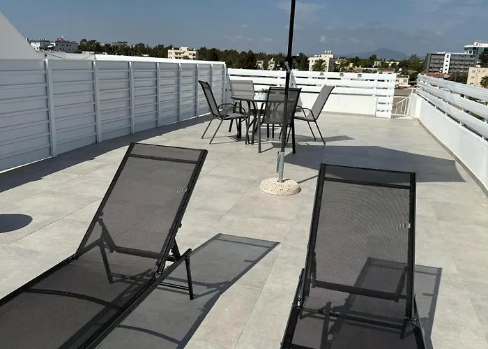 Luxurious Penthouse In Center 300m From The Ларнака