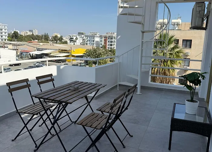 Апартаменты Luxurious Penthouse In Center 300m From The *