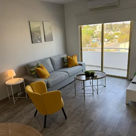 Luxurious Penthouse In Center 300m From The Λάρνακα