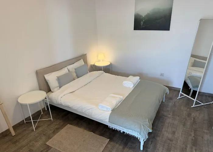 Luxurious Penthouse In Center 300m From The Λάρνακα